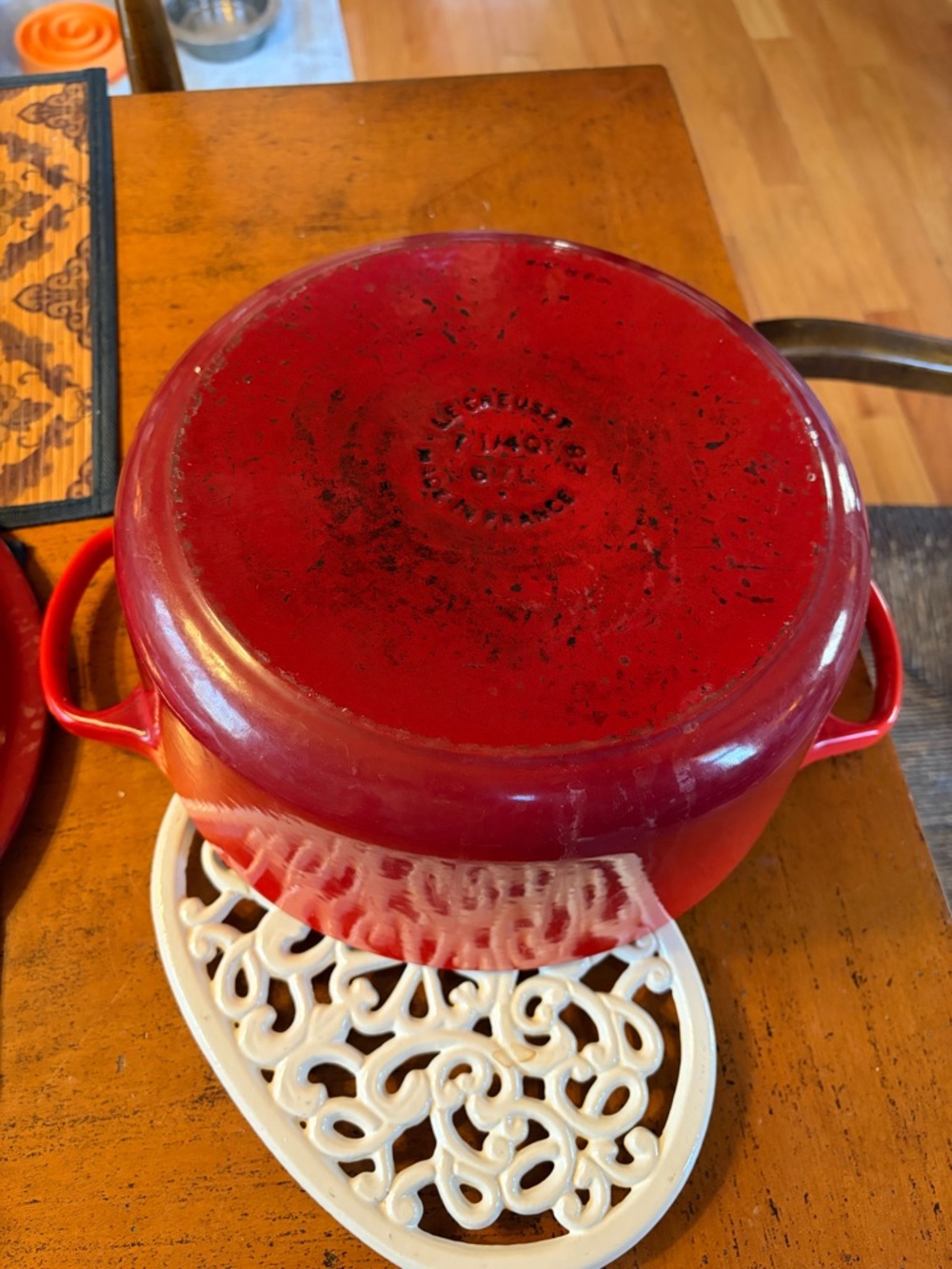 Le Creuset Signature Round Dutch Oven in Cerise 28 cm 7.25 quarts - Picture 5 of 5